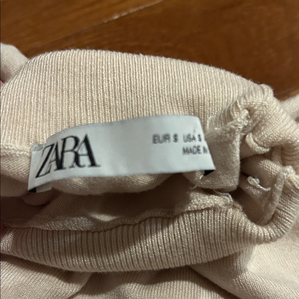 Zara Cream Turtleneck Sweater - Picture 2 of 9